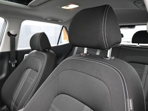 Used 2025 Hyundai Venue SEL FWD image 15