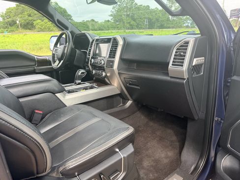 Used 2016 Ford F150 Platinum w/ Equipment Group 701A Luxury AWD/4WD image 19