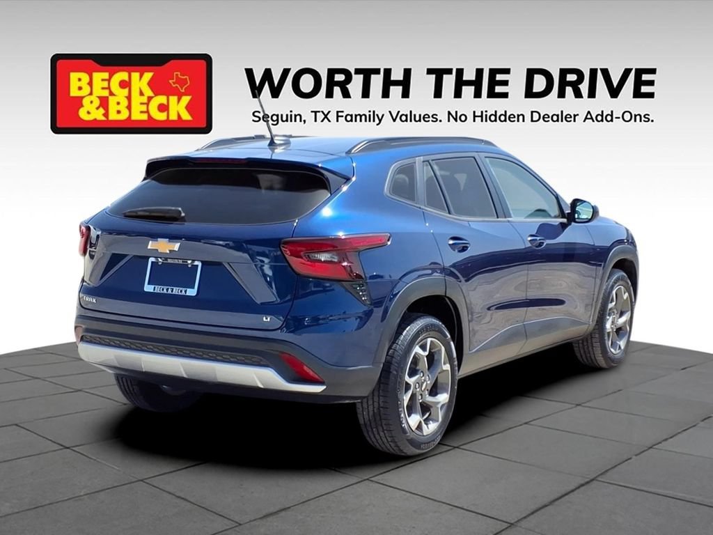 Used 2024 Chevrolet Trax LT w/ LT Convenience Package FWD image 5