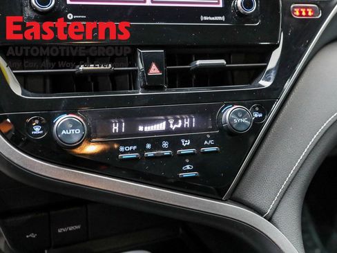 Used 2022 Toyota Camry SE image 19