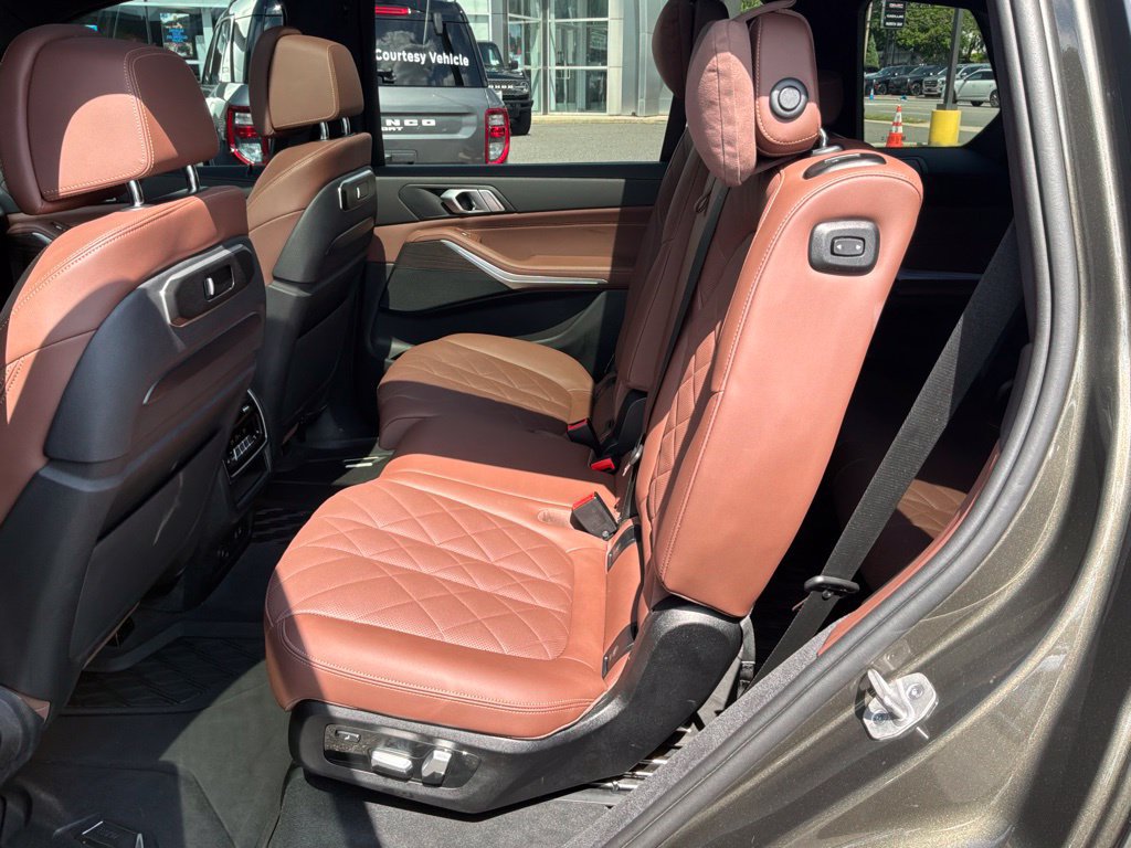 Used 2024 BMW X7 xDrive40i w/ M Sport Package AWD/4WD image 13