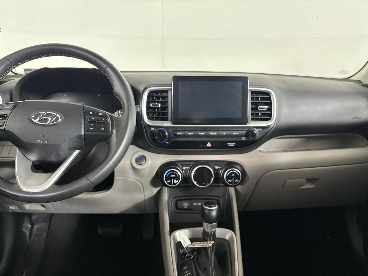 Used 2024 Hyundai Venue SEL FWD image 24