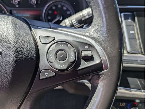 Used 2019 Buick Enclave Essence AWD/4WD image 26