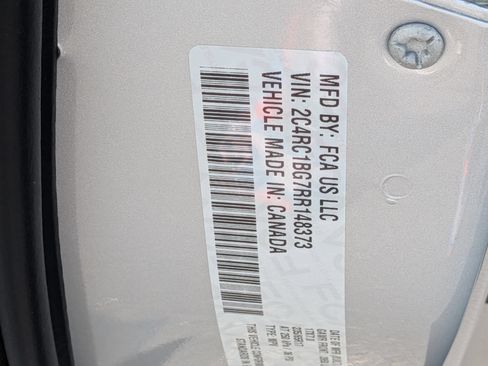 Used 2024 Chrysler Pacifica Touring-L FWD image 38