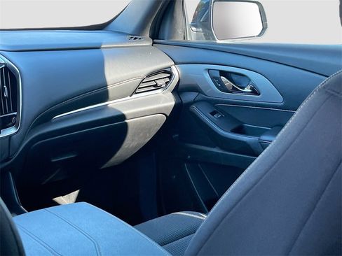 Used 2021 Chevrolet Traverse LS image 21