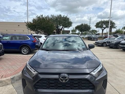 Used 2023 Toyota RAV4 LE AWD/4WD image 3