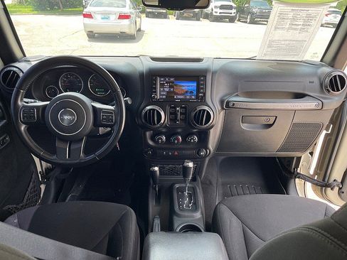 Used 2018 Jeep Wrangler Unlimited Sport S image 25