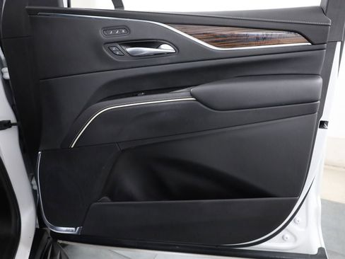 Used 2023 Cadillac Escalade Premium Luxury image 22