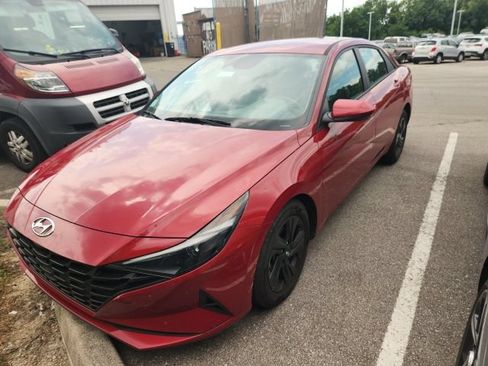 Used 2023 Hyundai Elantra SEL FWD image 11
