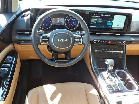 Used 2024 Kia Carnival EX FWD image 7