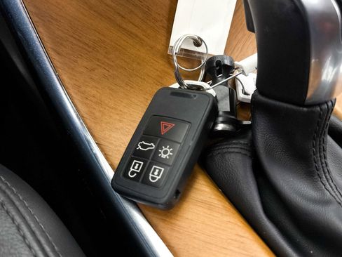 Used 2017 Volvo XC60 T5 Inscription w/ Advanced Package AWD/4WD image 37