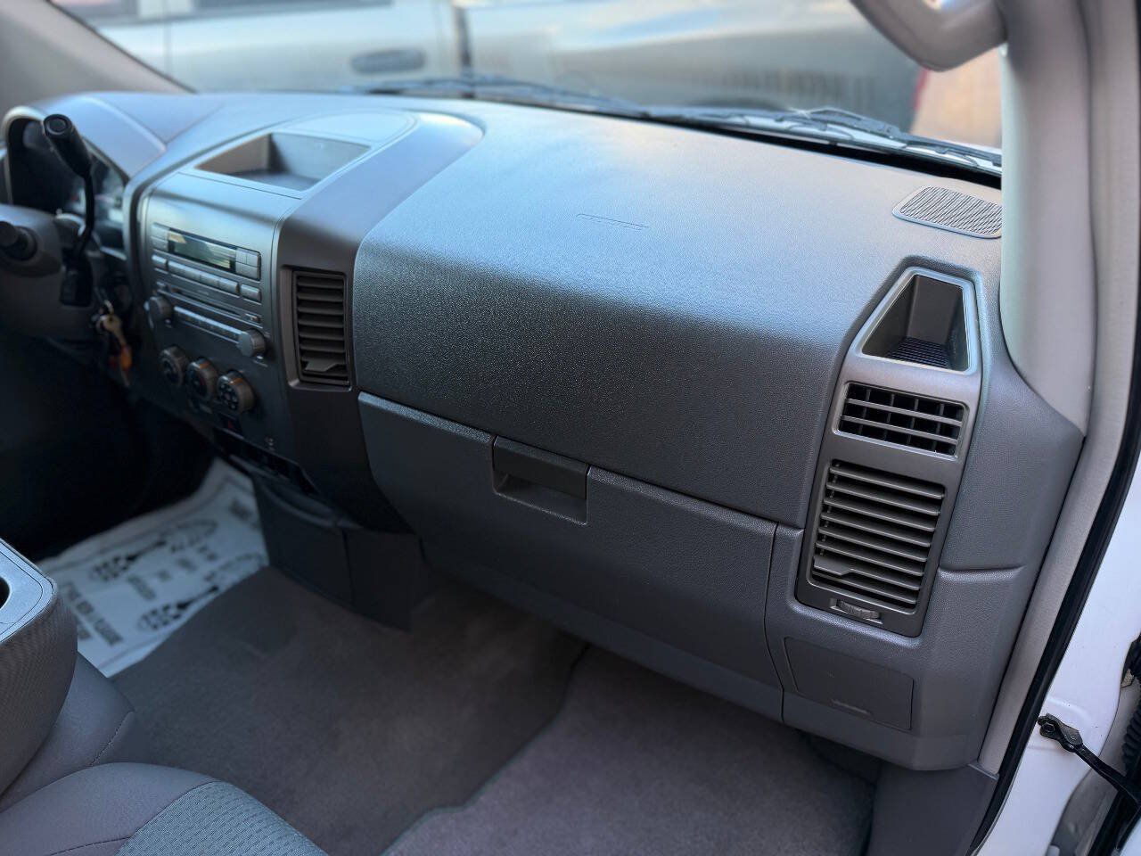 Used 2005 Nissan Titan SE RWD image 25