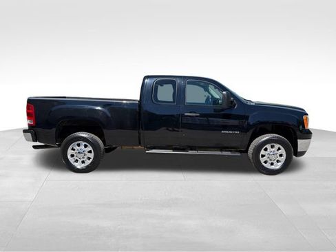 Used 2013 GMC Sierra 2500 SLE w/ SLE Preferred Package AWD/4WD image 2