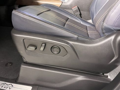 Used 2024 Chevrolet Silverado 2500 High Country w/ High Country Premium Package image 26