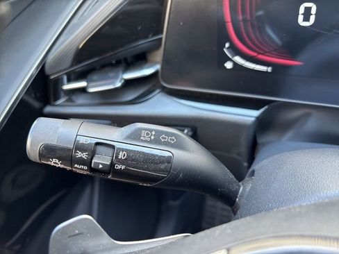 Certified 2023 Kia Niro SX Touring FWD image 16