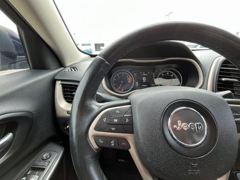 Used 2016 Jeep Cherokee Latitude FWD image 11