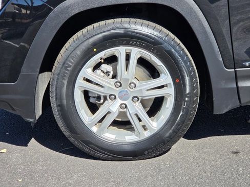 Used 2024 GMC Terrain SLE image 23