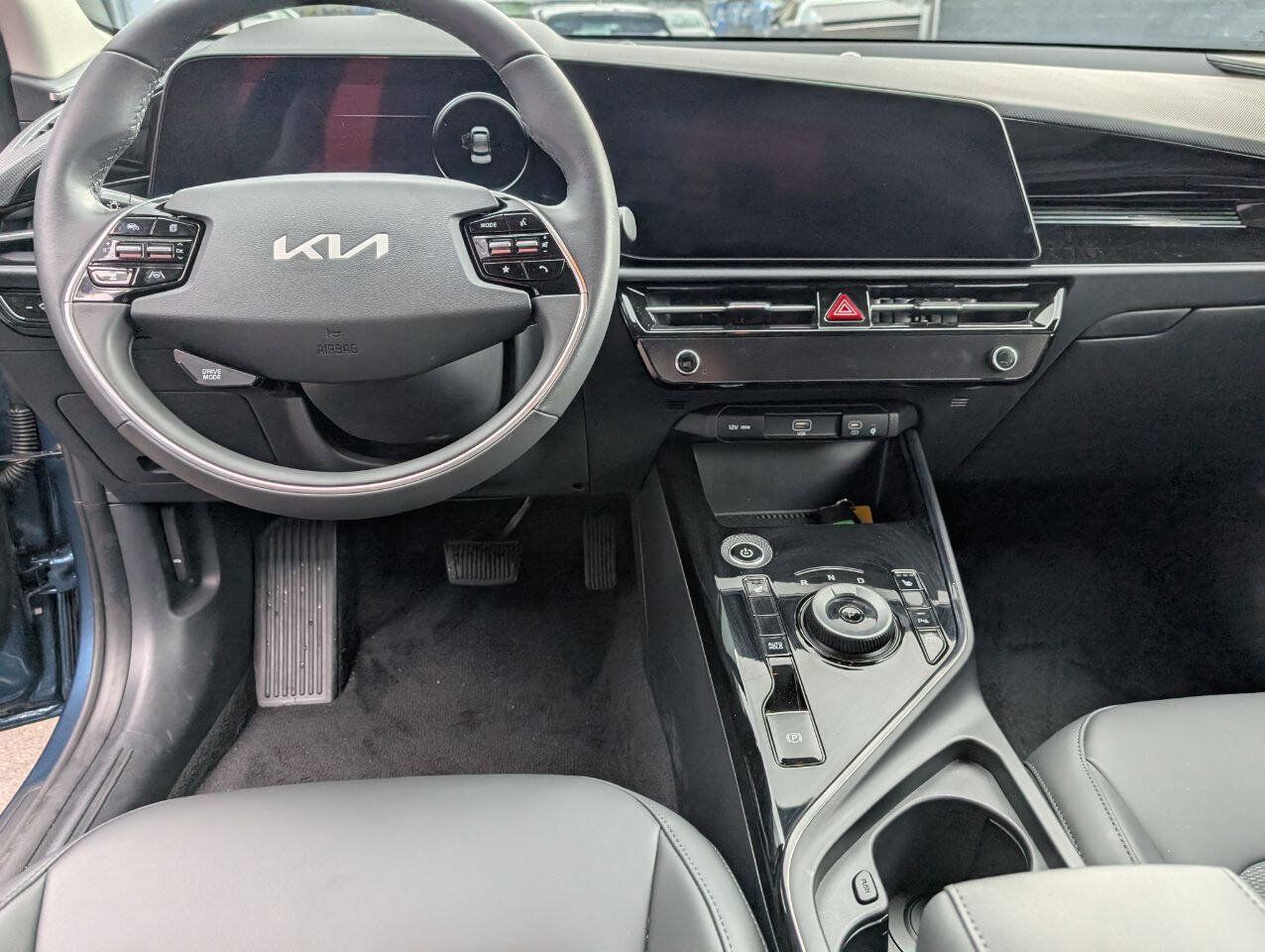 Used 2025 Kia Niro Wind FWD image 11