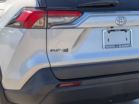 Used 2023 Toyota RAV4 XLE w/ Convenience Package FWD image 8