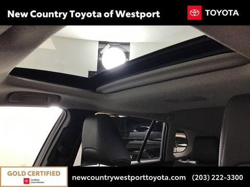 Used 2022 Toyota Corolla Cross XLE image 14