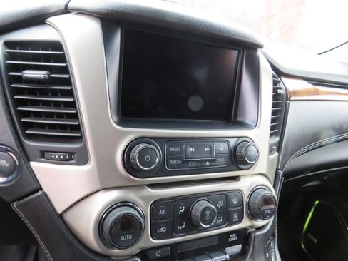 Used 2015 GMC Yukon Denali w/ Premium Package image 9