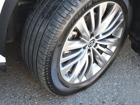 Used 2020 Toyota Highlander Platinum image 11