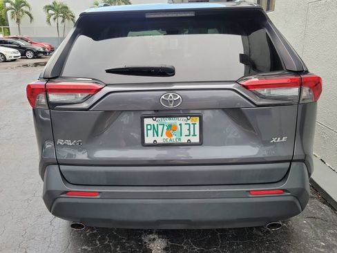 Used 2019 Toyota RAV4 XLE Premium FWD image 5