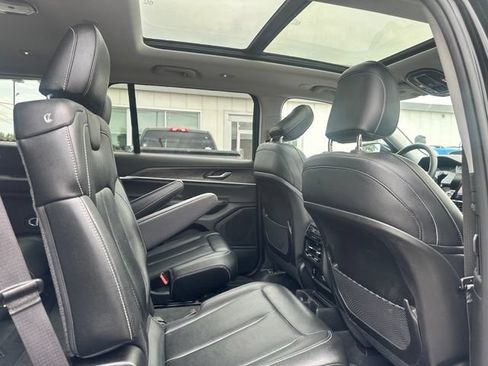 Used 2023 Jeep Grand Cherokee L Limited AWD/4WD image 8