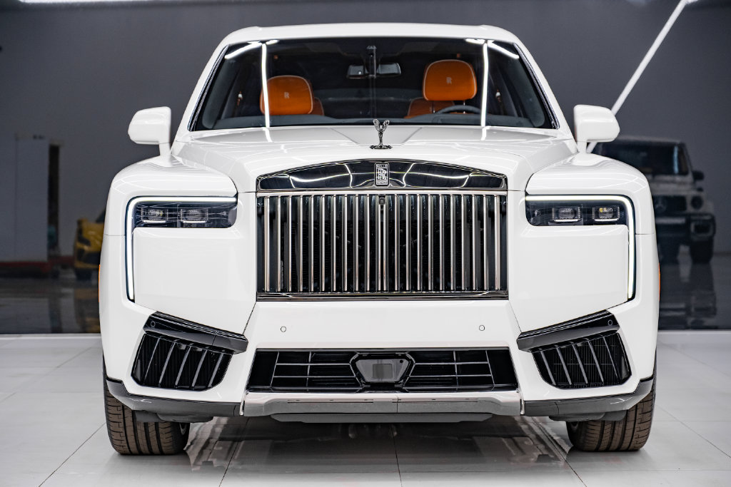 Used 2025 Rolls-Royce Cullinan Black Badge AWD/4WD image 5