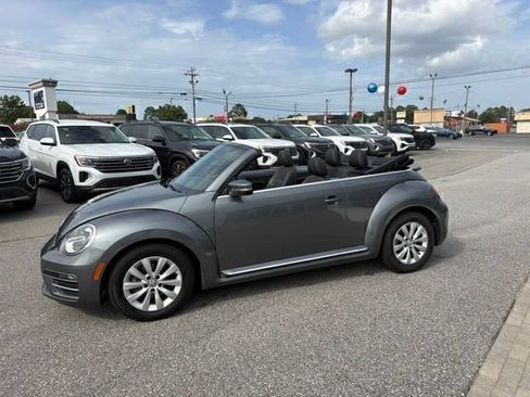 Used 2018 Volkswagen Beetle 2.0T S FWD image 15