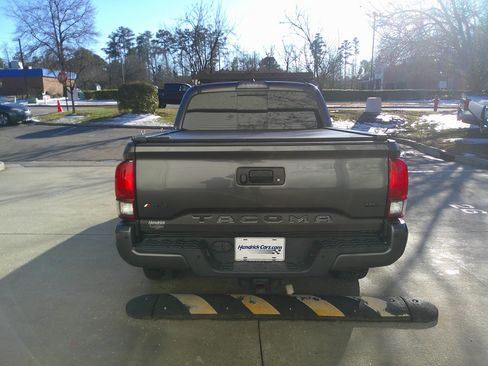 Used 2019 Toyota Tacoma TRD Off-Road w/ Exterior Package image 11