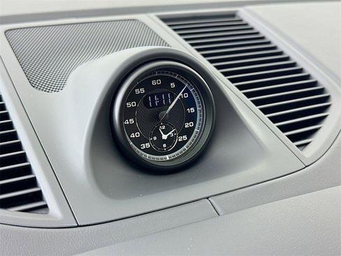 New 2026 Porsche Macan image 18