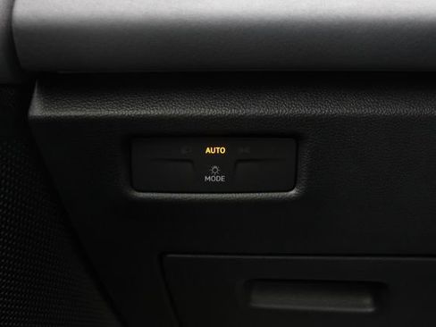 New 2026 Volkswagen Tiguan SE image 10