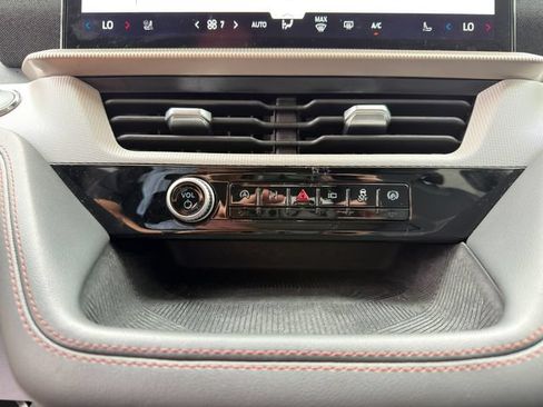 Used 2025 Ford Explorer Active w/ Active Comfort Package AWD/4WD image 34