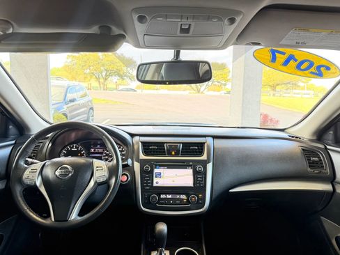 Used 2017 Nissan Altima 2.5 SV w/ Convenience Package image 9