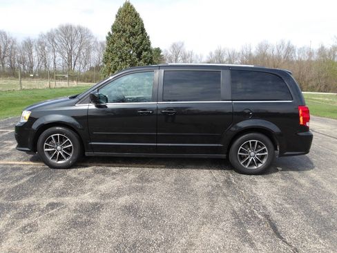 Used 2017 Dodge Grand Caravan SXT w/ Driver Convenience Group image 11
