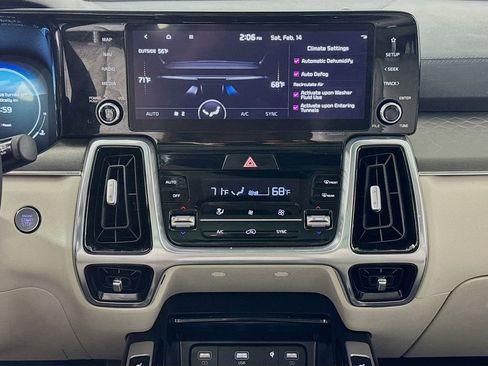 Used 2023 Kia Sorento SX image 16