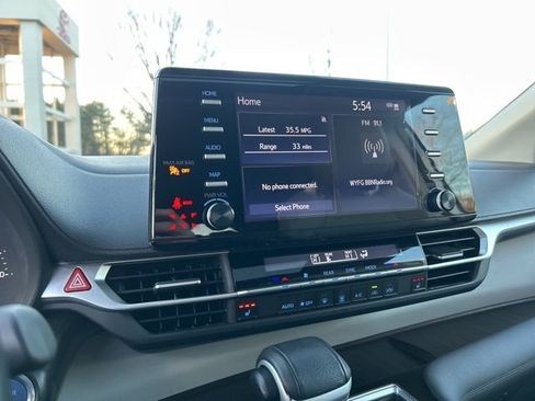 Used 2024 Toyota Sienna XLE image 24