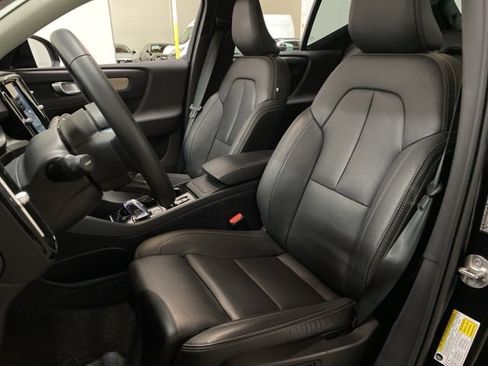 Used 2025 Volvo XC40 B5 Plus image 67