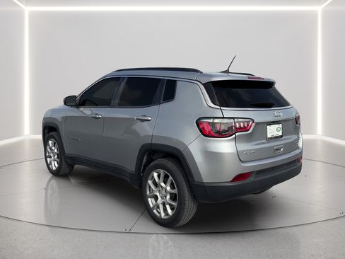 Used 2022 Jeep Compass Latitude AWD/4WD image 7