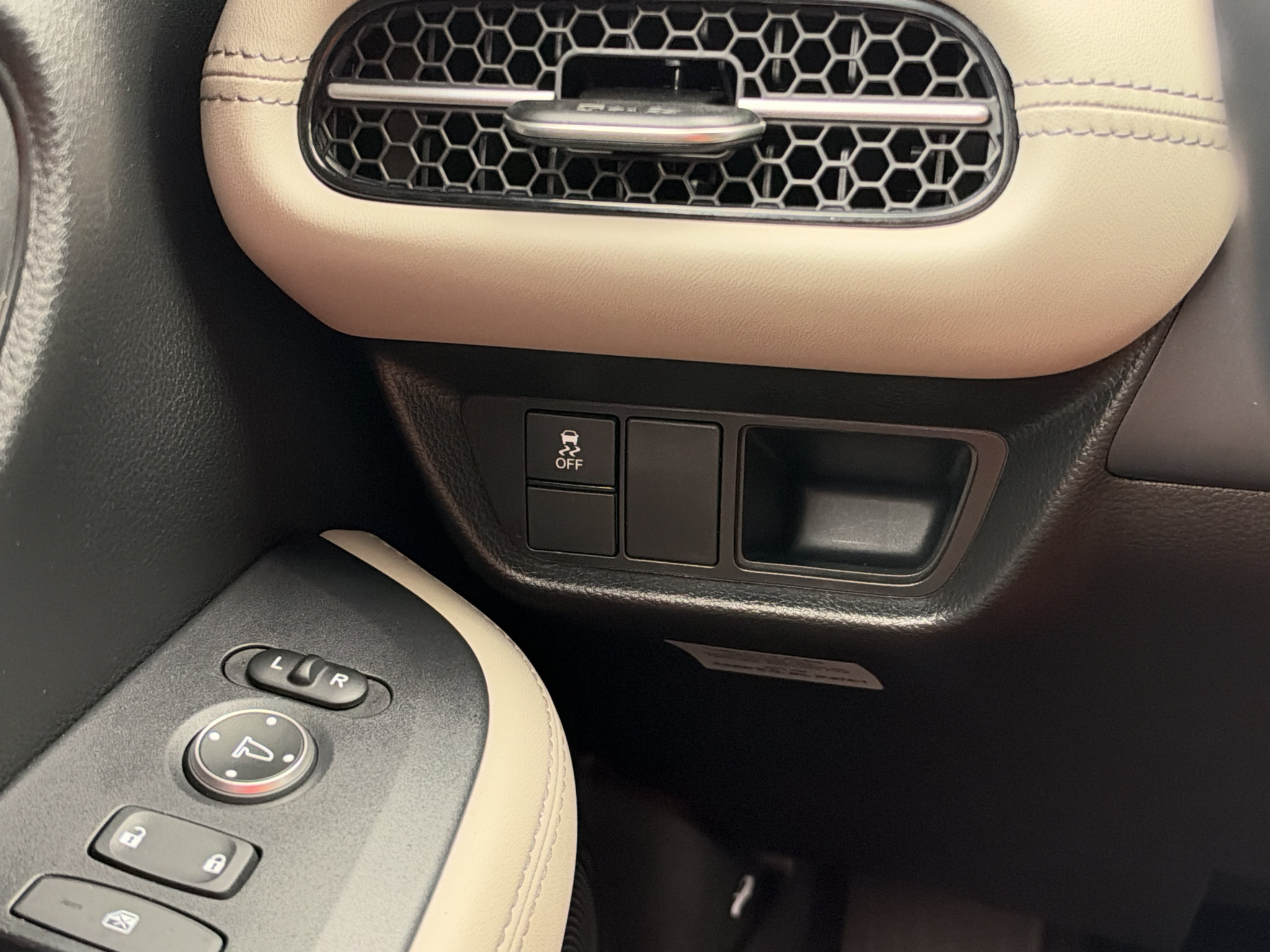 Used 2025 Honda HR-V EX-L image 28