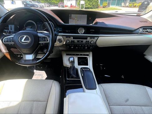 Used 2017 Lexus ES 350 w/ Luxury Package FWD image 16