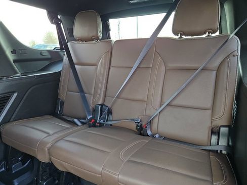 Used 2023 Chevrolet Tahoe High Country image 14