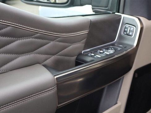 Used 2025 Ford F450 Platinum w/ Platinum Plus Package image 14