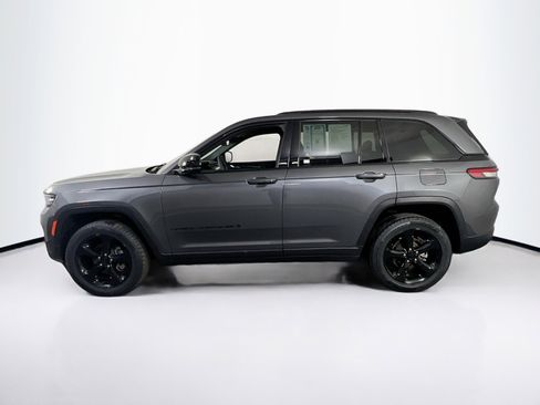 Used 2023 Jeep Grand Cherokee Altitude AWD/4WD image 8
