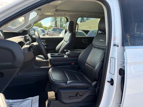 Used 2025 Ford Expedition Max Platinum AWD/4WD image 27