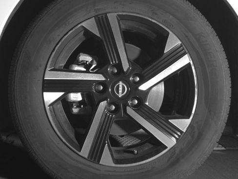 Used 2025 Nissan Sentra SV image 12