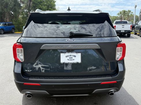 Certified 2022 Ford Explorer XLT w/ Equipment Group 202A RWD image 8
