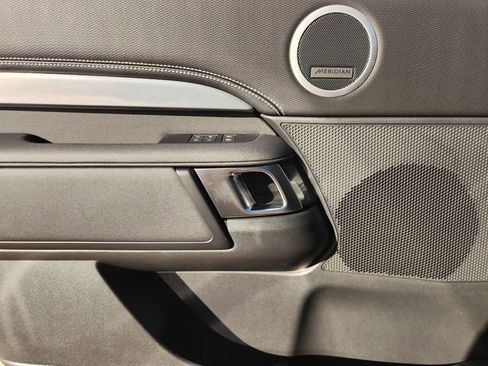 Used 2026 Land Rover Discovery Limited Edition image 16