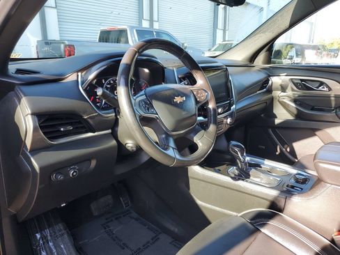 Used 2022 Chevrolet Traverse Premier FWD image 19